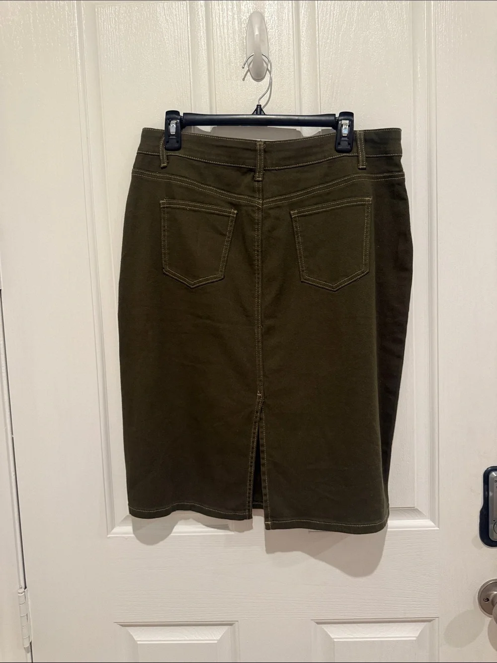 Stretchy denim pencil skirt